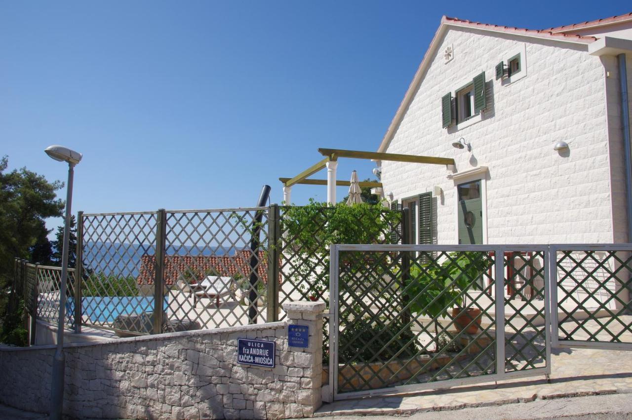 Holiday Home Nevista Sumartin Eksteriør bilde
